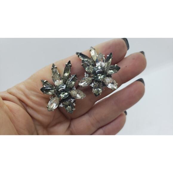 Vintage Earrings Rhinestone Smokey Topaz & Clear Flower 1950s Clip On - Picture 3 of 10